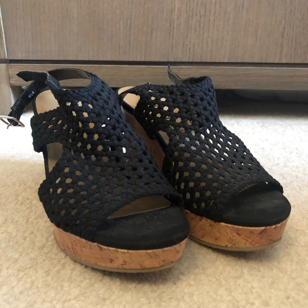 Black wedges